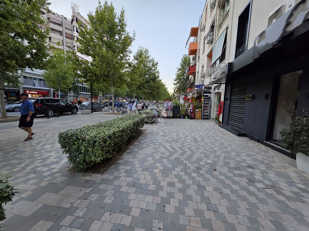 Sklep na sprzedaż na głównym bulwarze Vlora Albania